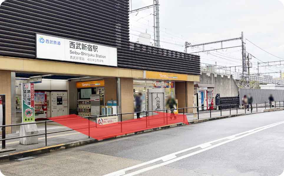西武新宿駅北口の外観の写真
