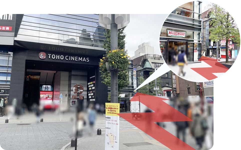 突き当りのTOHOシネマズ新宿の写真