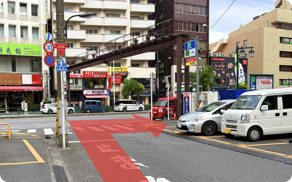 突き当りの職安通りの写真