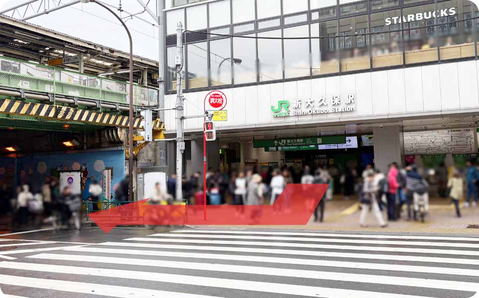 新大久保駅の外観の写真